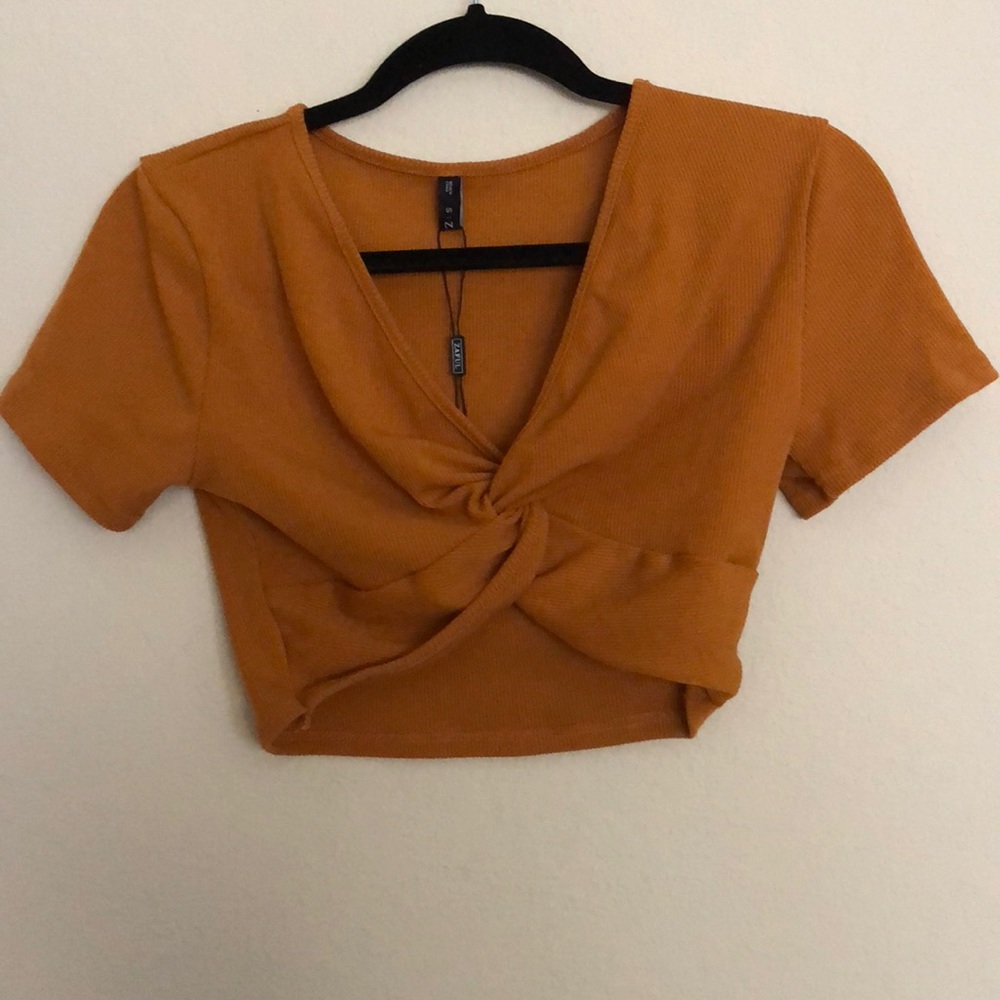 Front twist top